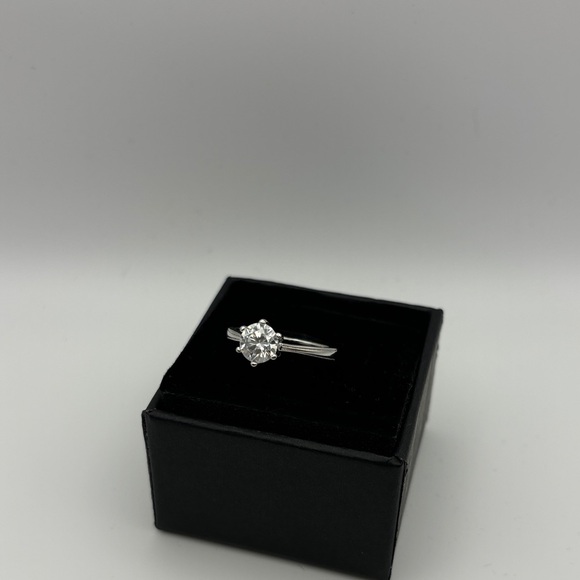 Elegant Sterling Silver 1.0 CT Moissanite Ring - Picture 6 of 6